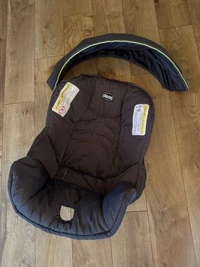 Chicco Infant Car Seat Fabric Cover in Dark gray with gray Canopy